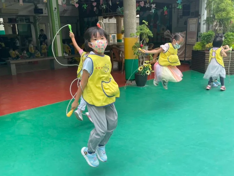 幼兒體能遊戲 - 跳繩