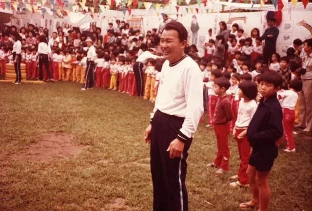 創辦人洪南海先生（民國 69 年於仁和幼兒園）