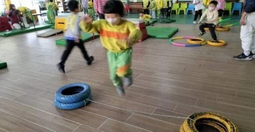 仁和幼兒園輪胎平衡跨越