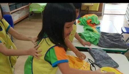 艾菲爾家幼兒幼兒幼兒認識衣服 ~我會說