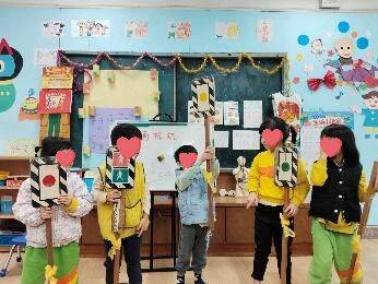 艾菲爾家幼兒幼兒幼兒認識交通標誌並唸一唸