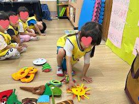 維多利亞家幼兒幼兒幼兒繪本故事〜就夭就夭的刺毛蟲,介紹描寫了一隻毛毛蟲從出生到變成美麗蝴蝶的生命週期114年