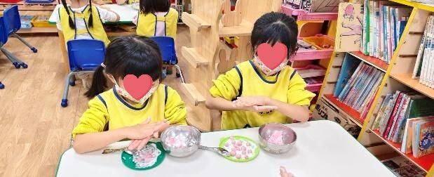 諾貝爾家幼兒幼兒幼兒配合冬至節氣搓湯圓及練習說台語詞彙