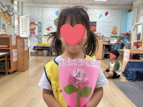維多利亞家幼兒幼兒製作母親節花束115年