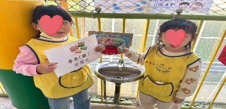 維多利亞家幼兒幼兒幼兒引導孩子學習用台語表達日常生活用具